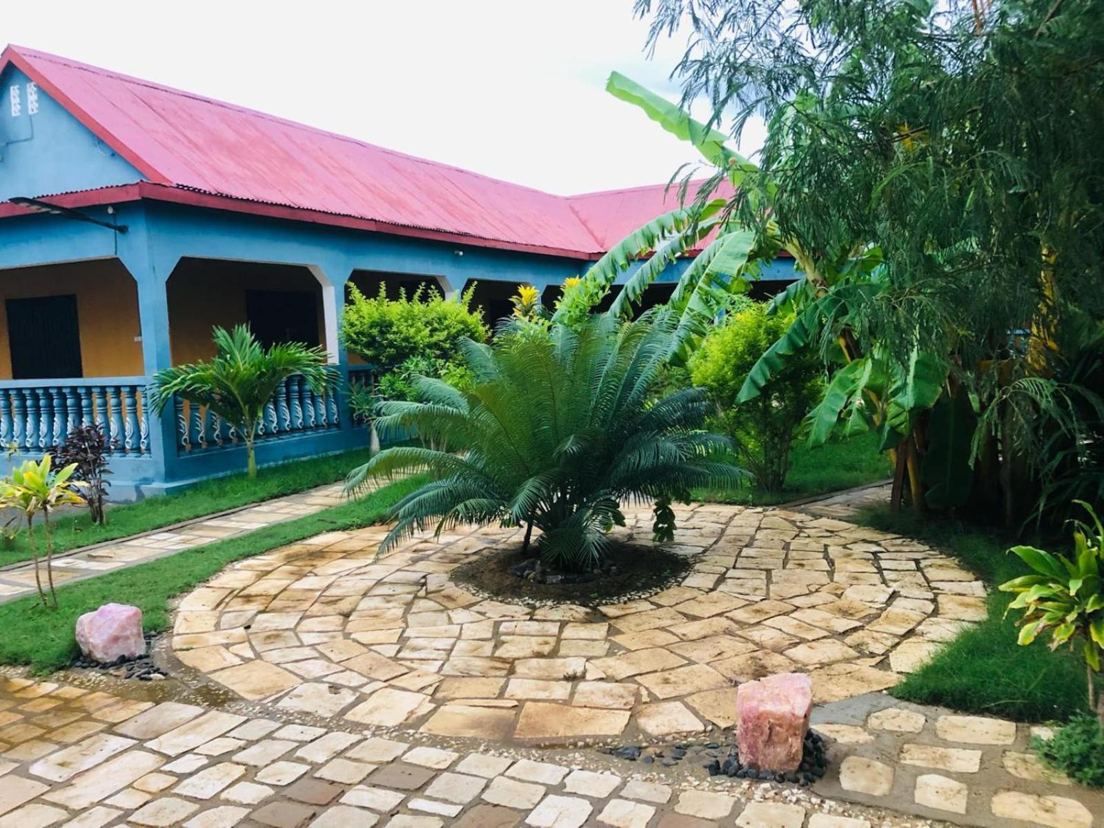 Bohobe Naboty Bed & Breakfast Toliara Exterior photo
